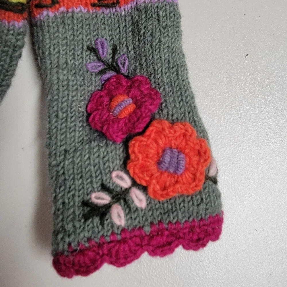 Yak N Yety NWT Handmade Knit Fingerless Gloves Floral Crochet Details 100% Wool.